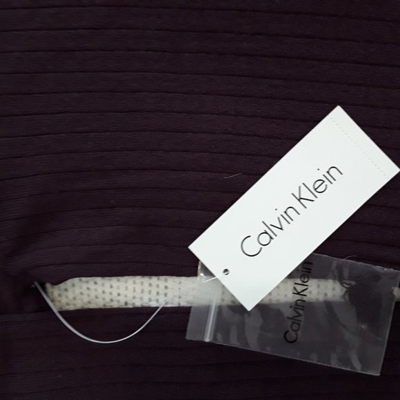 Ribbed Berry Turtleneck  Sweater, M - Picture 5 of 6